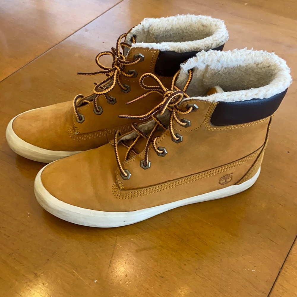 Women’s Timberland Premium Flannery 6” Sneaker Boot, Wheat Wool. Gently Worn.